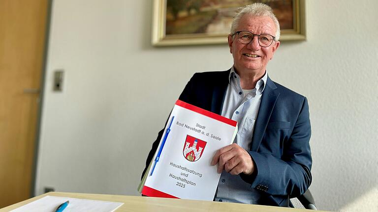 Ein Urgestein der Stadt Bad Neustadt geht in den Ruhestand: Kämmerer Andreas Schlagmüller geht nach 38 Jahren. Die Verabschiedung des Haushalts der Stadt Bad Neustadt war sein letztes Werk.