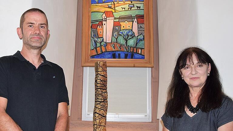 Arbeiten der Malerin Karin Kruck-Hörter (Aschaffenburg) und des Bildhauers Christoph Jakob (Kleinwallstadt) sind derzeit im Spessartmuseum zu sehen. Arbeiten der Malerin Karin Kruck-Hörter (Aschaffenburg) und des Bildhauers Christoph Jakob (Kleinwallstadt) sind derzeit im Spessartmuseum zu sehen.