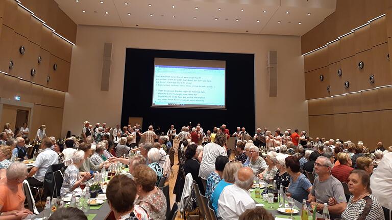 Voller Erfolg: die Seniorenveranstaltung in der Bad Neustädter Stadthalle. Voller Erfolg: die Seniorenveranstaltung in der Bad Neustädter Stadthalle.