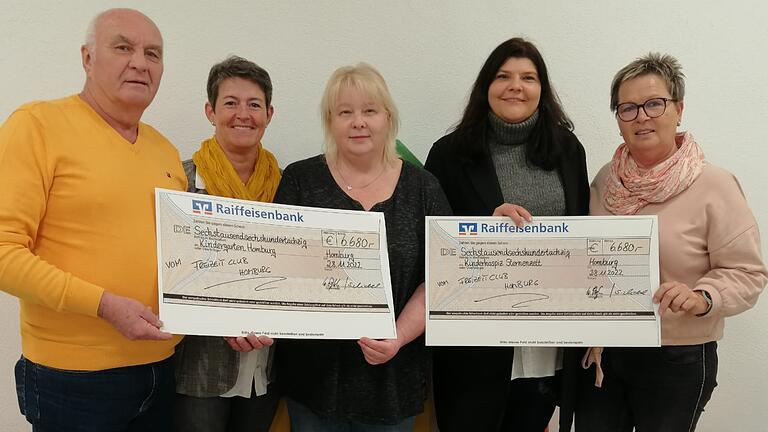 Spendenübergabe des FCH (von links): Wolfgang Przyklenk, Ulrike Rappel (Vorsitzende Burkadusverein), Conny Dittrich (Leiterin Kindergarten Homburg), Karina Schwackenhofer (Kinderhospiz Sternenzelt), Silvia Michel (Stellvertretende Vorsitzende Freizeitclub Homburg). Spendenübergabe des FCH (von links): Wolfgang Przyklenk, Ulrike Rappel (Vorsitzende Burkadusverein), Conny Dittrich (Leiterin Kindergarten Homburg), Karina Schwackenhofer (Kinderhospiz Sternenzelt), Silvia Michel (Stellvertretende Vorsitzende Freizeitclub Homburg).
