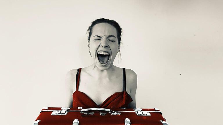 Am Mittwoch, 13. März, 20 Uhr (Kaminzimmer), gibt es im Rahmen der Besonderen Reihe  einen Monolog mit Anna Schindlbeck: 'Bombsong'. Foto: Sebastian Worch       -  Am Mittwoch, 13. März, 20 Uhr (Kaminzimmer), gibt es im Rahmen der Besonderen Reihe  einen Monolog mit Anna Schindlbeck: 'Bombsong'. Foto: Sebastian Worch