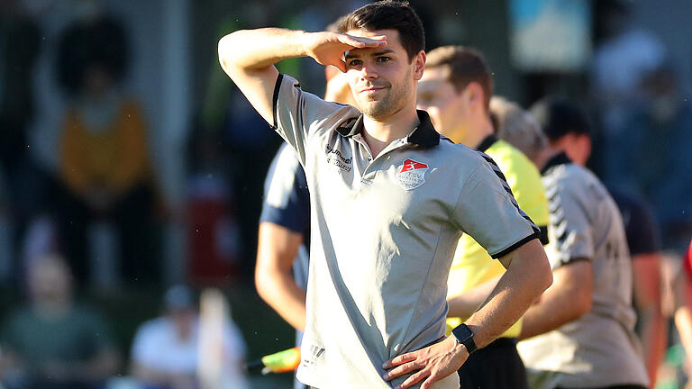 Trainer Victor Kleinhenz (TSV Aubstadt) hofft auf den ersten Saisonsieg seiner Mannschaft. Trainer Victor Kleinhenz (TSV Aubstadt) hofft auf den ersten Saisonsieg seiner Mannschaft.