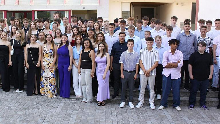 Alle Absolventen der Johann-Rudolph-Glauber-Realschule in Karlstadt bekamen bei der Entlassfeier ihr Zeugnis der mittleren Reife überreicht.