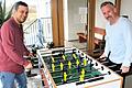Eine Runde Tischkicker mit dem Chef: Für Unternehmer Thorsten Wahner (rechts) aus Sulzfeld gehört auch das dazu.