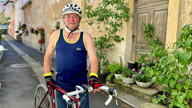 Walter Lehrieder aus Goßmannsdorf ist mehr als 200 Kilometer an einem Tag mit dem Rad gefahren, um das Olympische Feuer zu sehen.