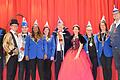 Seniorenfasching in Kleinrinderfeld: Sitzungspräsident Matthias Hollenbach (links), seinen Co-Moderator Tobias Jodl (Dritter von links), das Prinzenpaar André I. (Sechster von links) und Carina I. (Siebte von links), KKC-Gesellschaftspräsidentin Gabriele Pregitzer-Zorn (Achte von links) zusammen mit dem Sprecher der Freien Bürger Kleinrinderfeld Sven Zipprich (Zweiter von links) und dem Bürgermeisterkandidaten der SPD/Freien Bürger Kleinrinderfeld, Dominik Hetzer (rechts).