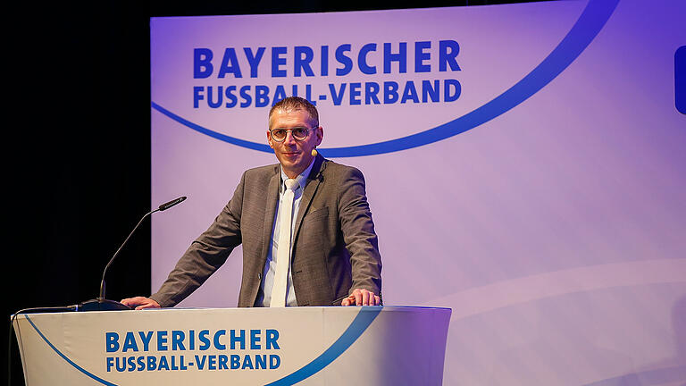 Jürgen Pfau beim Bezirkstag des Bayerischen Fußball-Verbandes im April in Veitshöchheim.