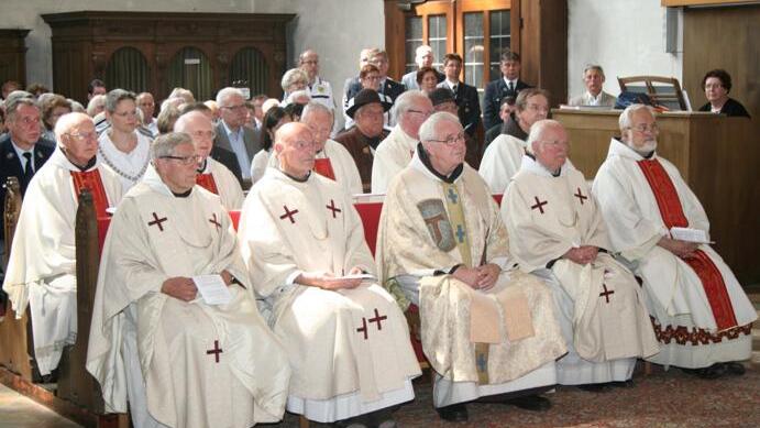 In Dettelbach gab es am Wochenende viel zu feiern. Zum einen stand das Stadtjubiläum an, zum anderen feierten drei Franziskaner ihr Goldenes Priesterjubiläum. Die Patres Alexander, Martin und Raymund empfingen vor 50 Jahren vom Missionsbischof Edgar Hering in München St. Gabriel die Priesterweihe.