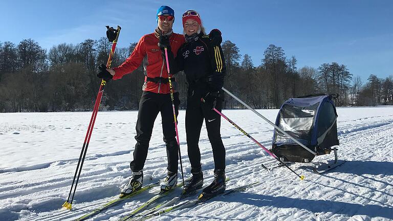 Marcus Enders und Ellen Enders ziehen beim Langlauf auf Skiern sogar den Nachwuchs hinter sich her. Marcus Enders und Ellen Enders ziehen beim Langlauf auf Skiern sogar den Nachwuchs hinter sich her.