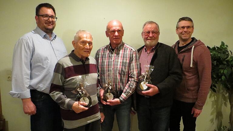 Das Bild zeigt von links: Karlheinz Krieger, August Schedel, Hans Melber, Karl Stüber und Georg Stüber.