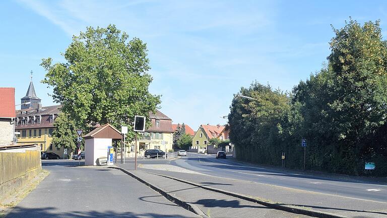 Einige vorbereitende Arbeiten an der Würzburger Straße sind bereits erledigt. Jetzt hat der Gemeinderat auch die Tiefbauarbeiten zur Neugestaltung der Würzburger Straße vergeben.