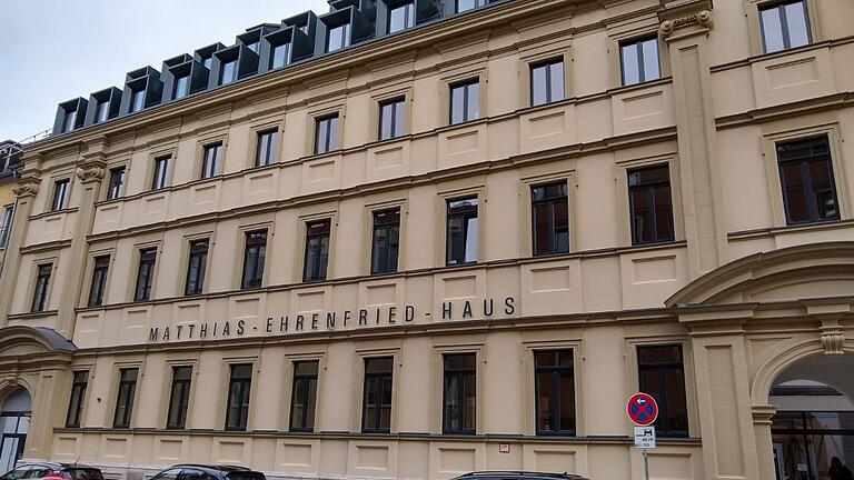 Das sanierte Matthias-Ehrenfried-Haus nimmt zum 16. November den Probebetrieb auf. Coronabedingt muss die offizielle Eröffnungsfeier vorläufig entfallen. Das sanierte Matthias-Ehrenfried-Haus nimmt zum 16. November den Probebetrieb auf. Coronabedingt muss die offizielle Eröffnungsfeier vorläufig entfallen.