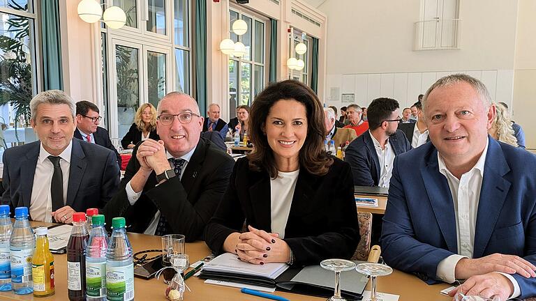 78. Heilbädertag in Bad Bocklet - Zur Eröffnung des 78. Heilbädertags sprachen u.a. (von links) Frank Oette, Geschäftsführer des Landesverbands, Bad Bocklets Bürgermeister Andreas Sandwall, Bayerns Tourismusministerin Michaela Kaniber und Landrat Thomas Bold (alle CSU) 78. Heilbädertag in Bad Bocklet - Zur Eröffnung des 78. Heilbädertags sprachen u.a. (von links) Frank Oette, Geschäftsführer des Landesverbands, Bad Bocklets Bürgermeister Andreas Sandwall, Bayerns Tourismusministerin Michaela Kaniber und Landrat Thomas Bold (alle CSU)