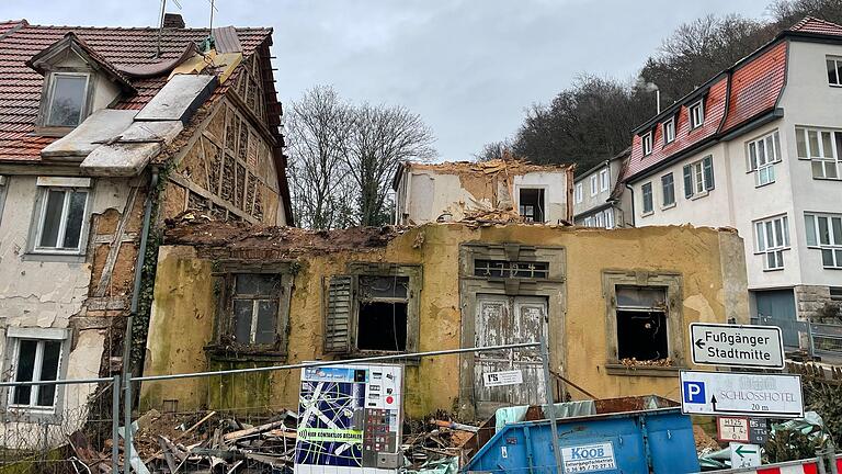 Am Donnerstag schritt der Abriss des 'Schmitts Mary Haus' in Bad Neustadt weiter voran.