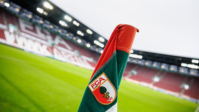 FC Augsburg       -  Die Staatsanwaltschaft hat wegen mutmaßlicher Mindestlohnvergehen Strafanträge gegen zwei Mitarbeiter des FC Augsburg beantragt.