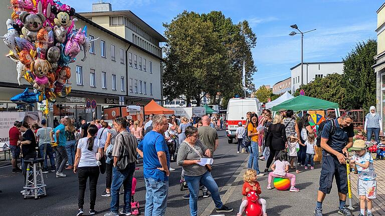 Kinderflohmarkt Bad Kissingen       -  Viel Spiel und Spaß gab es an den Ständen der Bad Kissinger Vereine und Organisationen.