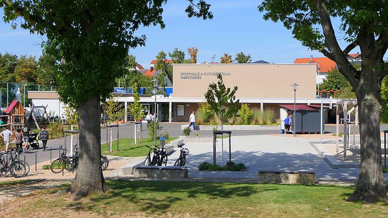 Schule, Vereine und Bürgerinnen und Bürger nutzen rege die Räumlichkeiten des neuen Sport- und Kulturzentrums in Obertheres.