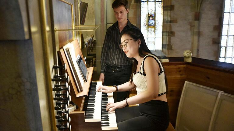 Organistin Wenying Wu überzeugte beim Moonlightkonzert in der Marienkirche das Publikum voll und ganz.