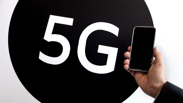 Mobilfunkstandard 5G       -  Derzeit gehen die meisten Forscher nicht davon aus, dass Mobilfunk sich auf die Gesundheit auswirkt. Für Zeiträume von mehr als zehn Jahren reicht die Datenlage laut WHO aber noch nicht aus.