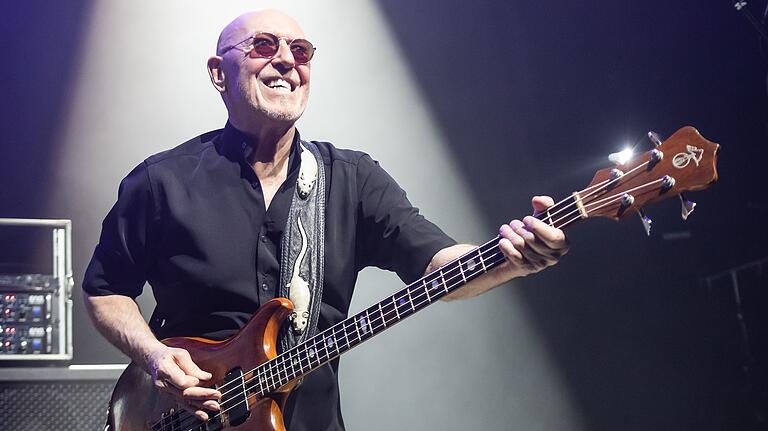 Ein Schotte mit Biss: Seit 50 Jahren spielt Pete Agnew Bass bei Nazareth. Ein Schotte mit Biss: Seit 50 Jahren spielt Pete Agnew Bass bei Nazareth.
