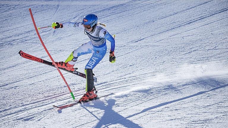 Ski alpin: Weltmeisterschaft       -  Der Start in die alpine Ski-WM ist der US-Amerikanerin Mikaela Shiffrin misslungen. Im Slalom der Alpinen Kombination fädelte sie kurz vor dem Ziel ein.