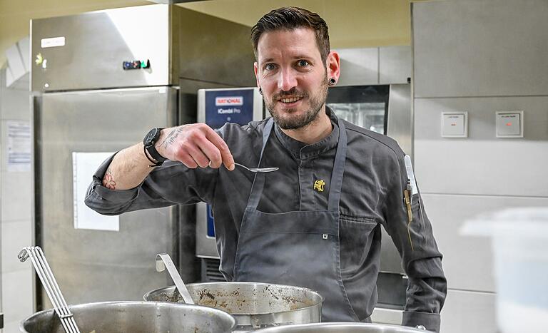Sternekoch Steffen Szabo vom Restaurant Le Frankenberg in Weigenheim. Das Sternerestaurant ist im Schloss Frankenberg integriert. Sternekoch Steffen Szabo vom Restaurant Le Frankenberg in Weigenheim. Das Sternerestaurant ist im Schloss Frankenberg integriert.