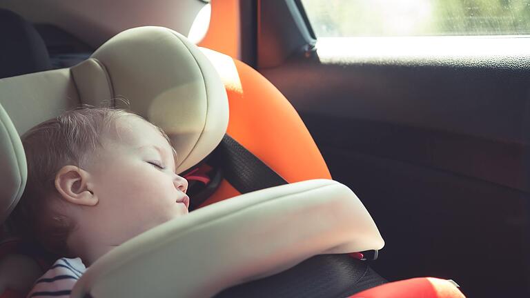 An heißen Tagen kann das Auto zur Todesfalle werden. (Symbolbild) An heißen Tagen kann das Auto zur Todesfalle werden. (Symbolbild)