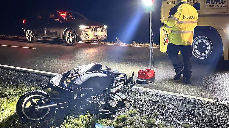 Bei einem Verkehrsunfall bei Rentweinsdorf wurde ein Rollerfahrer lebensgefährlich verletzt. Bei einem Verkehrsunfall bei Rentweinsdorf wurde ein Rollerfahrer lebensgefährlich verletzt.