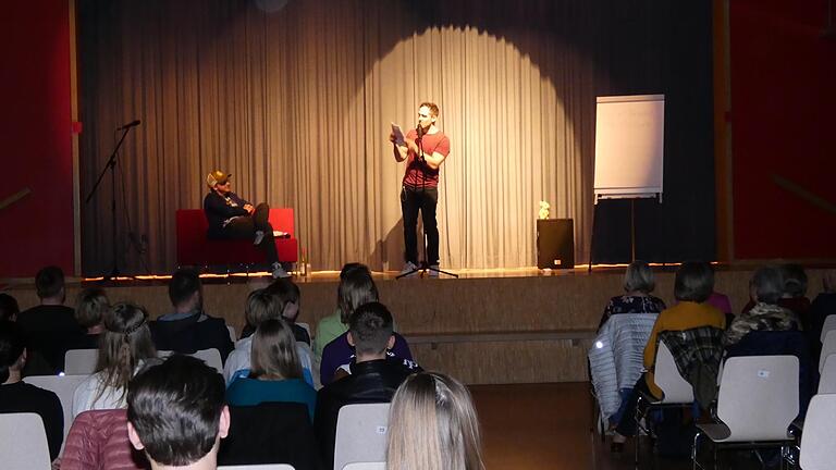 Das Haßfurter Bibliotheks- und Informationszentrum (BIZ) veranstaltet am Samstag wieder einmal einen Poetry Slam. Das Haßfurter Bibliotheks- und Informationszentrum (BIZ) veranstaltet am Samstag wieder einmal einen Poetry Slam.