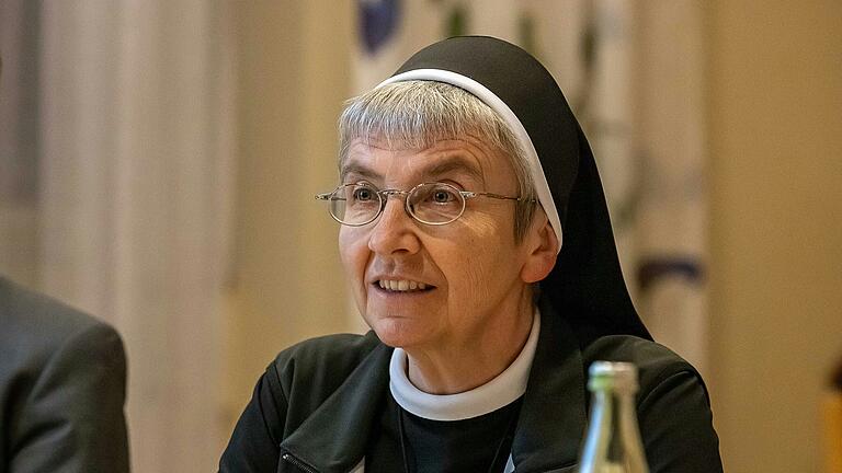 Schwester Monika Edinger wollte das St. Josef-Krankenhaus erst schließen, machte dann aber eine Kehrtwende. Schwester Monika Edinger wollte das St. Josef-Krankenhaus erst schließen, machte dann aber eine Kehrtwende.