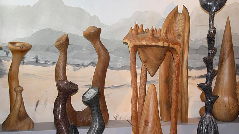 Gruppenbild: Die Skulpturen Kunihiko Katos aus der Schenkung können vorläufig im Raum 3 des Stadtmuseums besichtigt werden. Gruppenbild: Die Skulpturen Kunihiko Katos aus der Schenkung können vorläufig im Raum 3 des Stadtmuseums besichtigt werden.