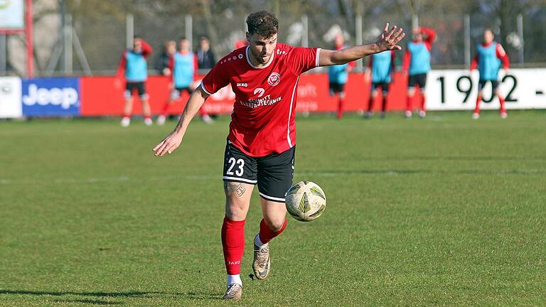 Simon Rambacher kommt aus der Landesliga von der FTS zum FC Zeil. Simon Rambacher kommt aus der Landesliga von der FTS zum FC Zeil.