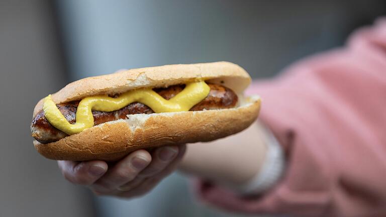 Ein Klassiker in allen fränkischen Lebenslagen: die Bratwurst. Beim CSU-Neujahrsempfang im Landkreis Schweinfurt lädt Bundestagsabgeordnete Anja Weisgerber unter dem Motto 'Bratwurst und Bier mit Anja und dir' ein. Ein Klassiker in allen fränkischen Lebenslagen: die Bratwurst. Beim CSU-Neujahrsempfang im Landkreis Schweinfurt lädt Bundestagsabgeordnete Anja Weisgerber unter dem Motto 'Bratwurst und Bier mit Anja und dir' ein.