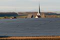 Verschandelung der Landschaft, Vergeudung von wertvollem Ackerboden: Derlei Kritik kommt immer wieder bei Solarparks auf. Das soll sich nun ändern. Unser Symbolbild zeigt den „Solarpark Dipbach“ im Kreis Würzburg.