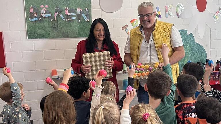 Jugendbeauftragte Jasmin Singh-Neckermann und 1. Bürgermeister Willi Warmuth. Jugendbeauftragte Jasmin Singh-Neckermann und 1. Bürgermeister Willi Warmuth.