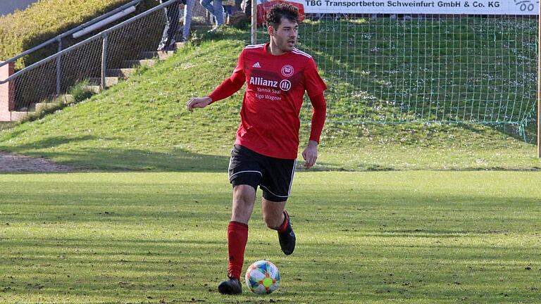 Johannes Mock von der FT Schweinfurt im Landesliga-Spiel gegen den TSV Rottendorf im April 2022