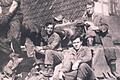US-Soldaten während einer Kampfpause im heutigen Bad Königshofener Stadtteil Aub im April 1945.