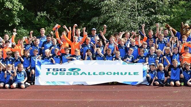 74 Teilnehmer lernten in Eltmann von den Profis der TSG Hoffenheim.