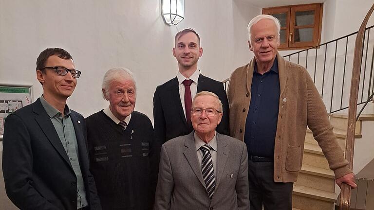 Im Bild von links: 1. Vorsitzender Andreas Reuter, Horst Stebani, Frank Drescher, Josef Drescher, Klaus Bonnes.