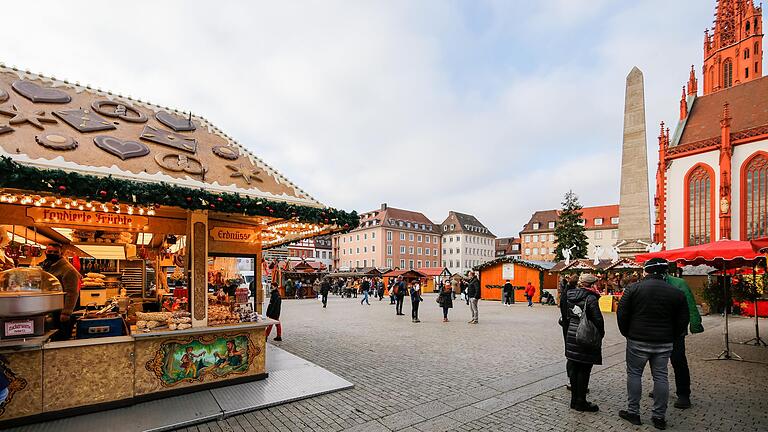 Wo sich sonst viele Menschen drängen, gibt es heuer viel Platz: Statt des Weihnachtsmarktes gibt es in diesem Jahr nur einen Adventsmarkt.