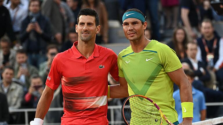 Novak Djokovic (l) und Rafael Nadal       -  Novak Djokovic (l) und Rafael Nadal sind zwei von sechs Stars beim Show-Turnier in Saudi-Arabien.