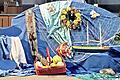 Im Altarraum der Herz-Jesu-Kirche hat das Bad Kissinger Weltgebetstagsteam für den Gottesdienst die wichtigsten Elemente der Kultur der Cook-Islands dargestellt. Die Maske (links im Altarbild) wurde von einem Künstler von den Inseln gestaltet.       -  Im Altarraum der Herz-Jesu-Kirche hat das Bad Kissinger Weltgebetstagsteam für den Gottesdienst die wichtigsten Elemente der Kultur der Cook-Islands dargestellt. Die Maske (links im Altarbild) wurde von einem Künstler von den Inseln gestaltet.