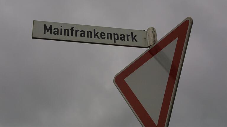 Der Mainfrankenpark soll im Süden angebaut werden, zumindest hofft das die Gemeinde Biebelried, auf deren Grund der Industriepark entstehen soll. Der Mainfrankenpark soll im Süden angebaut werden, zumindest hofft das die Gemeinde Biebelried, auf deren Grund der Industriepark entstehen soll.