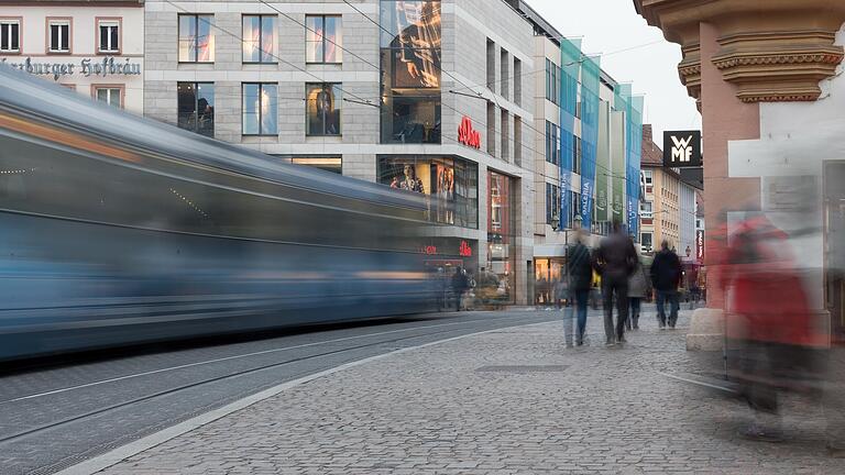 Klimaanlagen sind Stromfresser – aber wird das ausgeglichen, wenn mehr Leute die klimatisierte Straßenbahn nutzen statt des eigenen Autos?