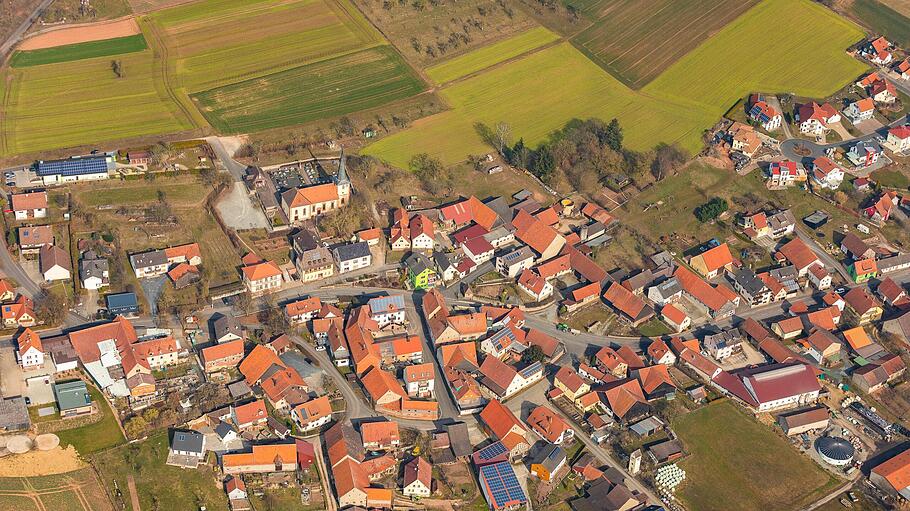 Blick auf Wartmannsroth Ingo Beuerlein/FrankenAir       -  Blick auf Wartmannsroth Ingo Beuerlein/FrankenAir