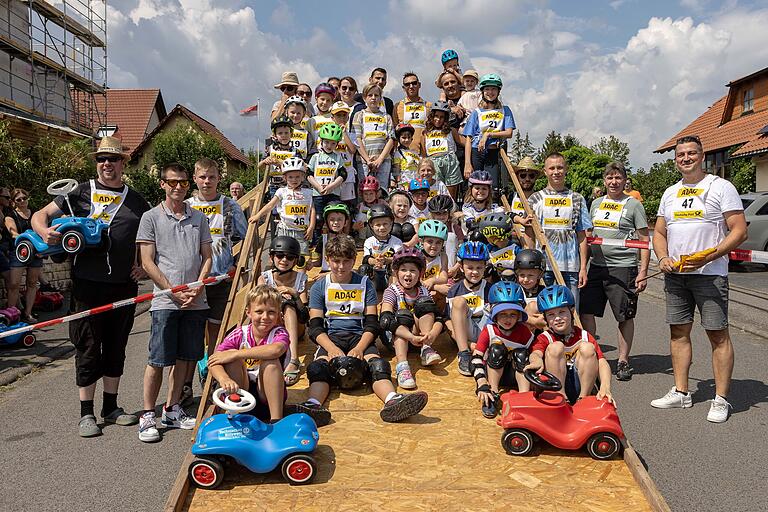 Großer Spaß für Klein und Groß: 55 Pilotinnen und Piloten nahmen am Bobbycar-Rennen teil. Großer Spaß für Klein und Groß: 55 Pilotinnen und Piloten nahmen am Bobbycar-Rennen teil.