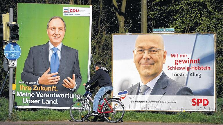 Wer wird Chef im Kieler Landtag? Wahlplakate von CDU-Spitzenkandidat Jost de Jager (links) und SPD-Spitzenkandidat Torsten Albig (rechts).