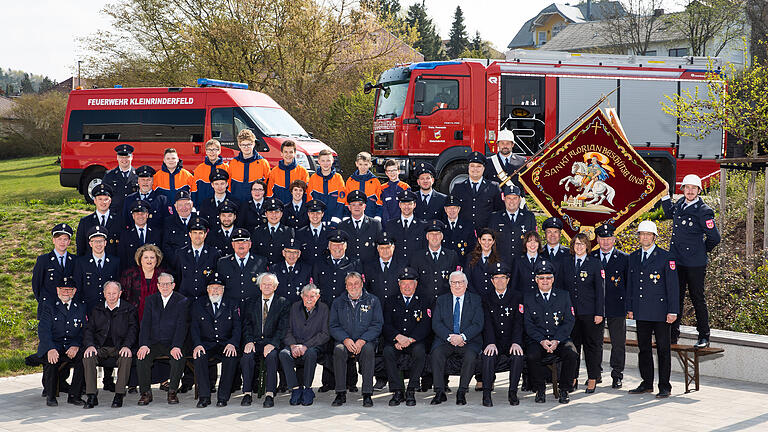 Die aktuelle Besetzung der Kleinrinderfelder Feuerwehr. Die aktuelle Besetzung der Kleinrinderfelder Feuerwehr. 