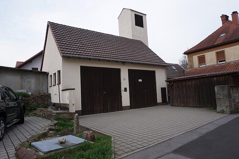 Die Feuerwehr Unterweißenbrunn sucht ein neues Domizil. Das bestehende Gerätehaus ist zu klein. Die Feuerwehr Unterweißenbrunn sucht ein neues Domizil. Das bestehende Gerätehaus ist zu klein.