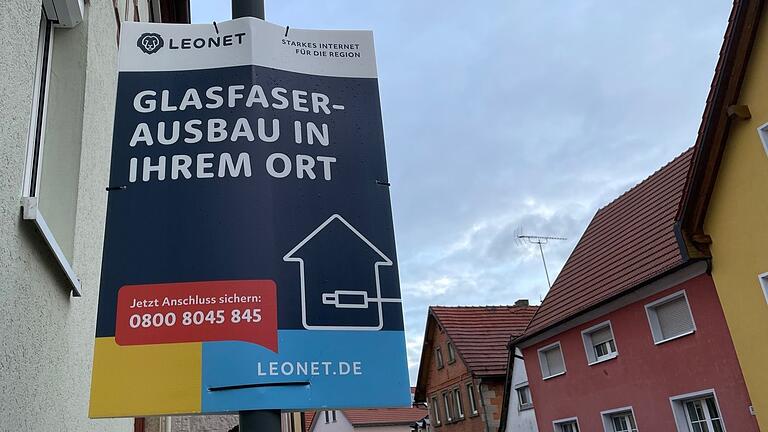 Die Firma Leonet möchte Teile von Rhön-Grabfeld mit Glasfaser ausbauen. In Niederlauer, Burglauer und Hohenroth wurde die nötige Vorvermarktungsquote erreicht, der Ausbau soll ab Sommer 2024 beginnen.